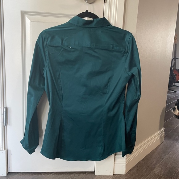 Woman’s size 4 long sleeve button up blouse - Picture 2 of 6